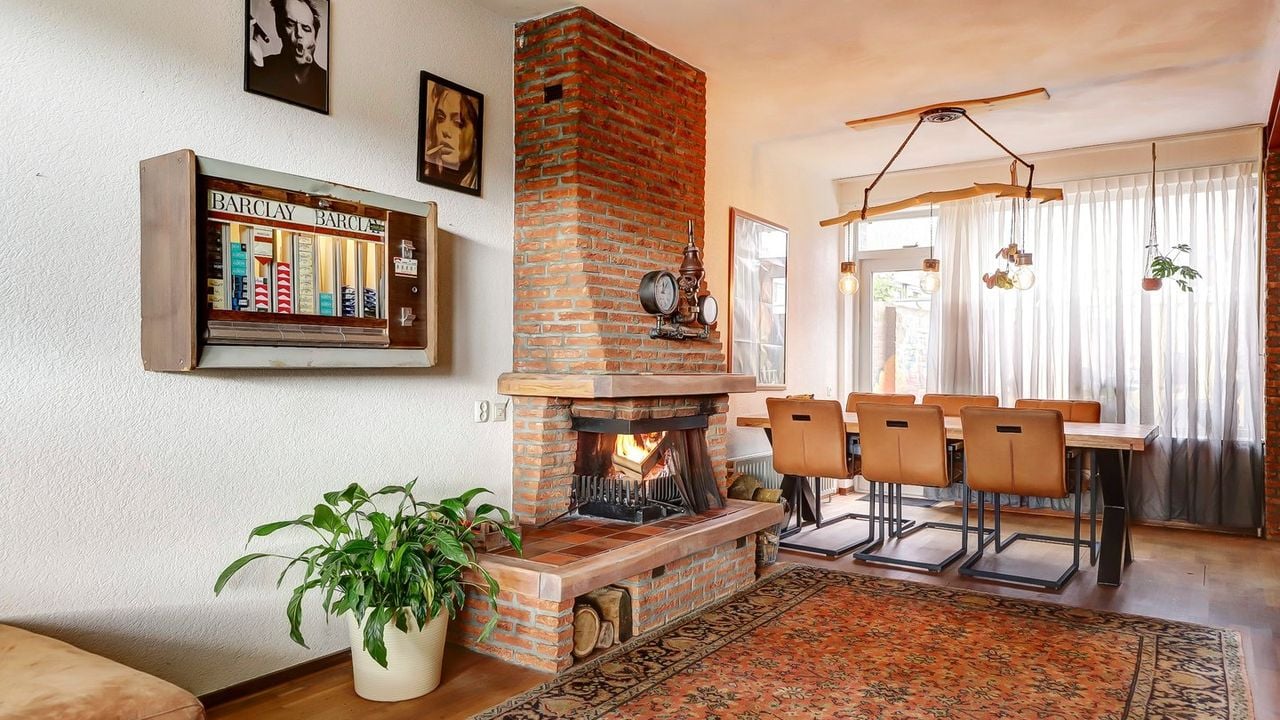 De sigarettenautomaat aan de muur (foto: Kanters Garantiemakelaars).