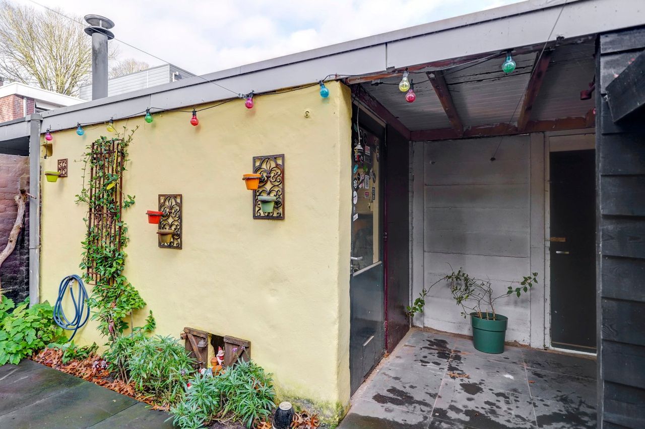 Het kabouterluikje onderin de muur (foto: Kanters Garantiemakelaars).