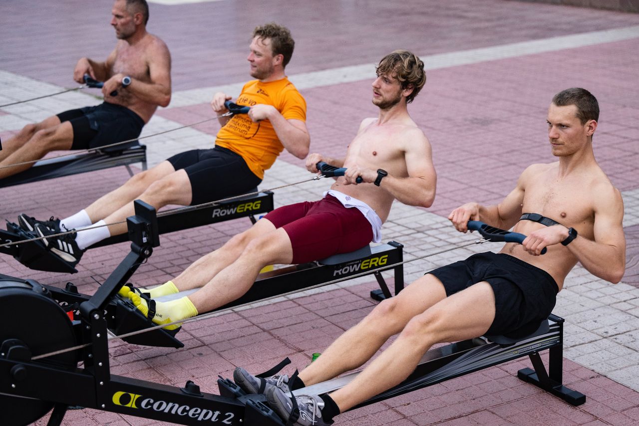 Het team is aan het trainen (foto: World's Thougest Row).