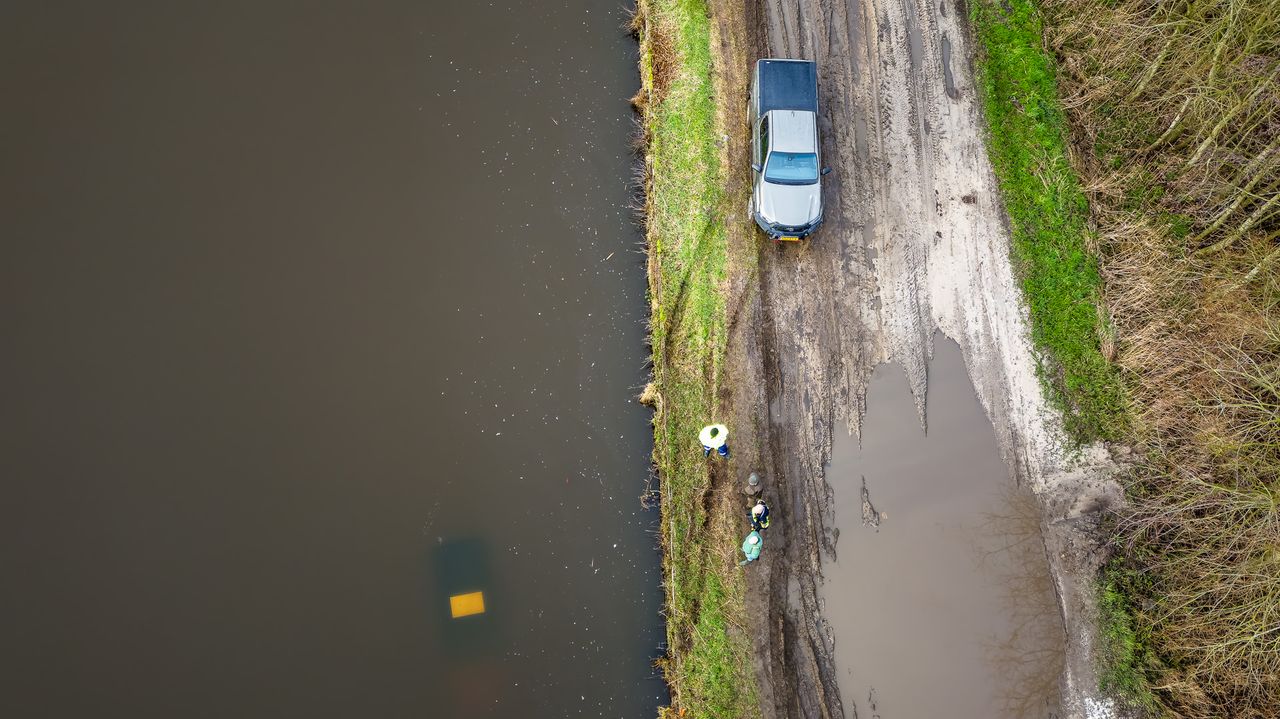 De gezonken auto (foto: Jack Brekelmans/SQ Vision).