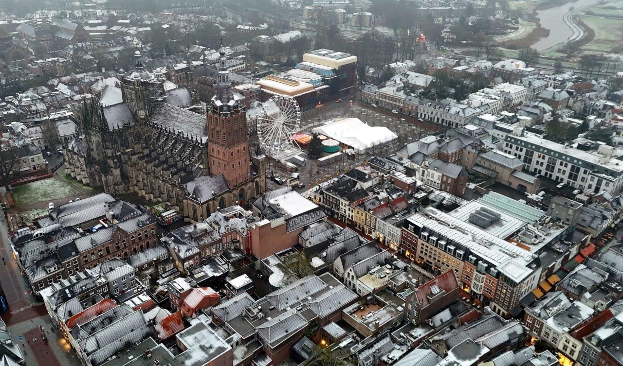 Besneeuwd Den Bosch (foto: Toby de Kort).