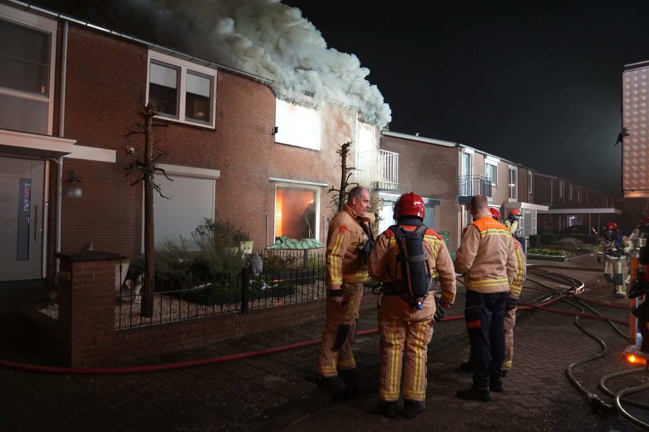 De brand zorgde voor enorm veel rookontwikkeling (foto: SQ Vision).