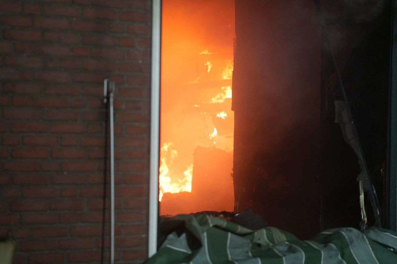 De brand werd al snel opgeschaald naar een middelgrote brand (foto: SQ Vision).
