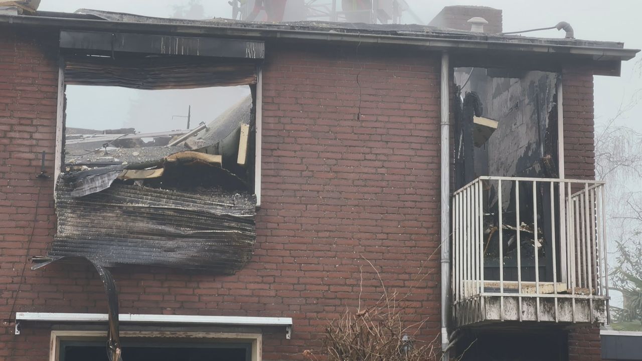 Het huis is vanbinnen verwoest.