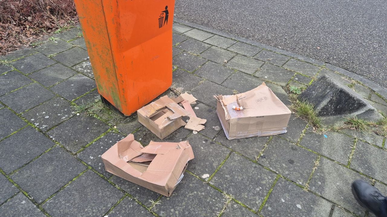 De track&trace-codes waren uit de dozen geknipt (foto: Layla).