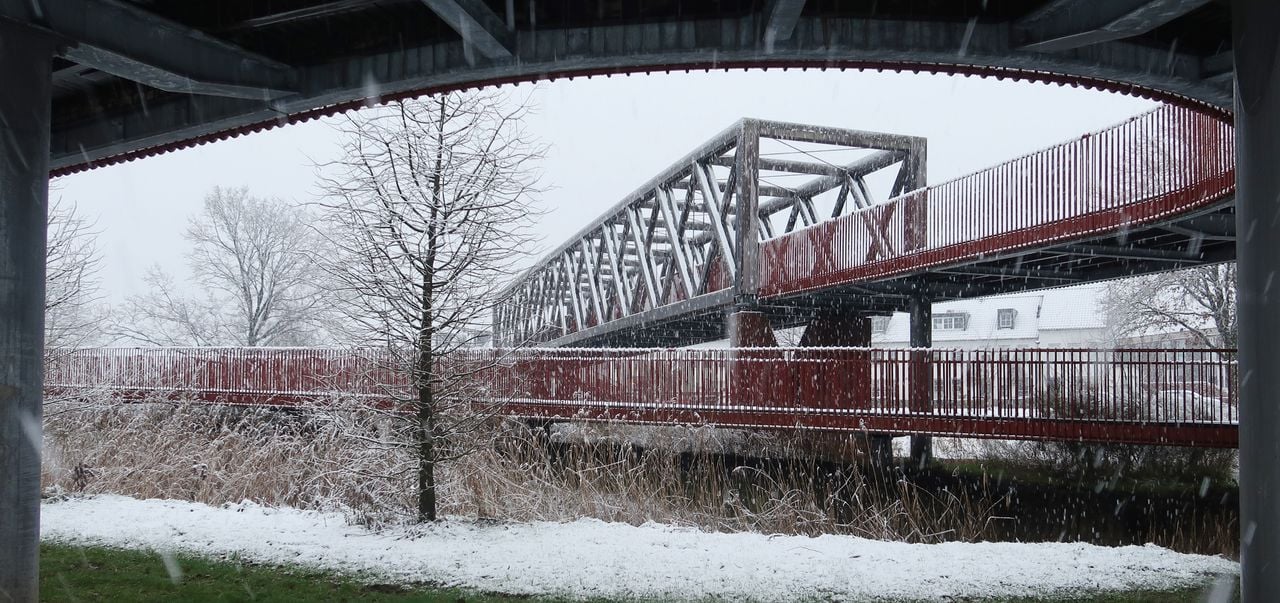 De Stoenner Meywaardbrug over het Wilhelminakanaal vlakbij Oirschot (foto: Henk van Loon).