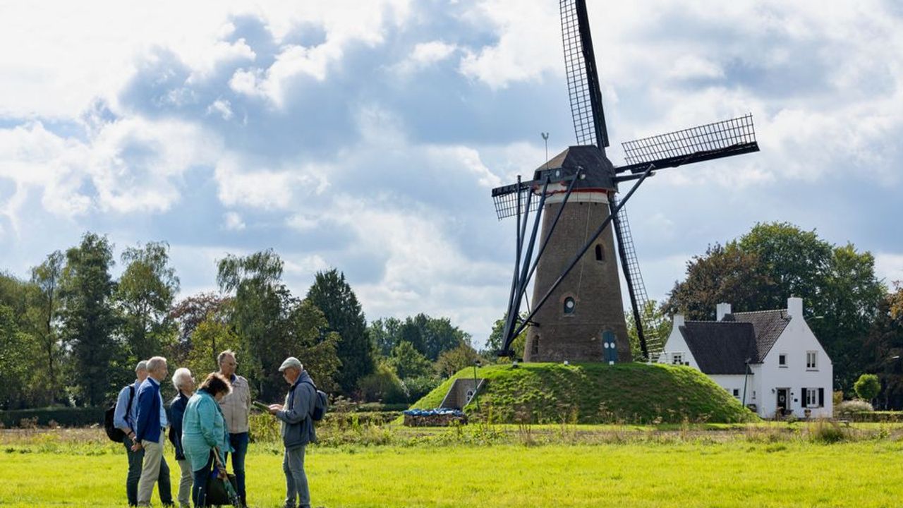 Daar bij die molen in Nuenen, bekend van Vincent Van Gogh.
