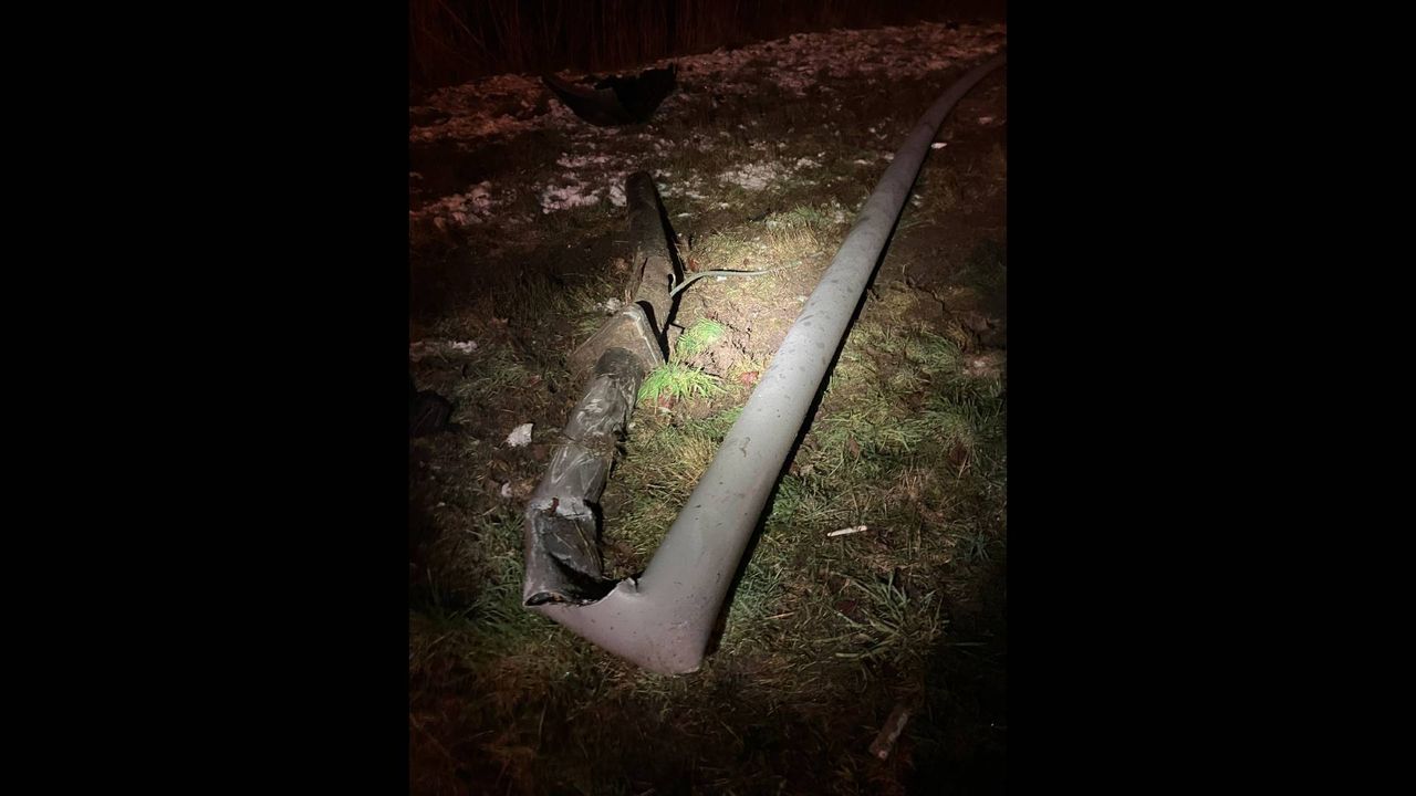 Ook de lichtmast moest het ontgelden (foto: Weginspecteur Robert / Rijkswaterstaat).