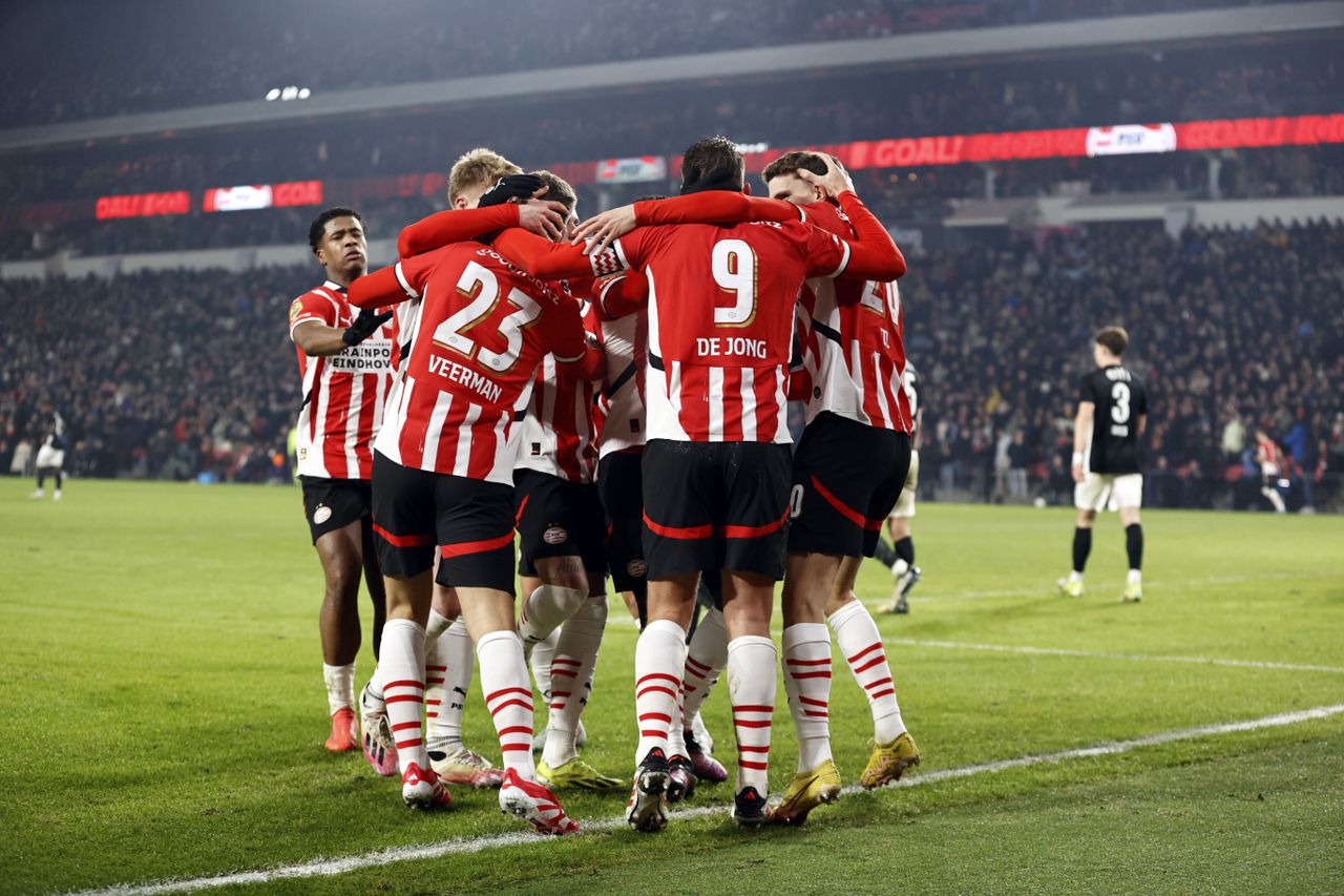 PSV viert de 1-1 (foto: ANP).