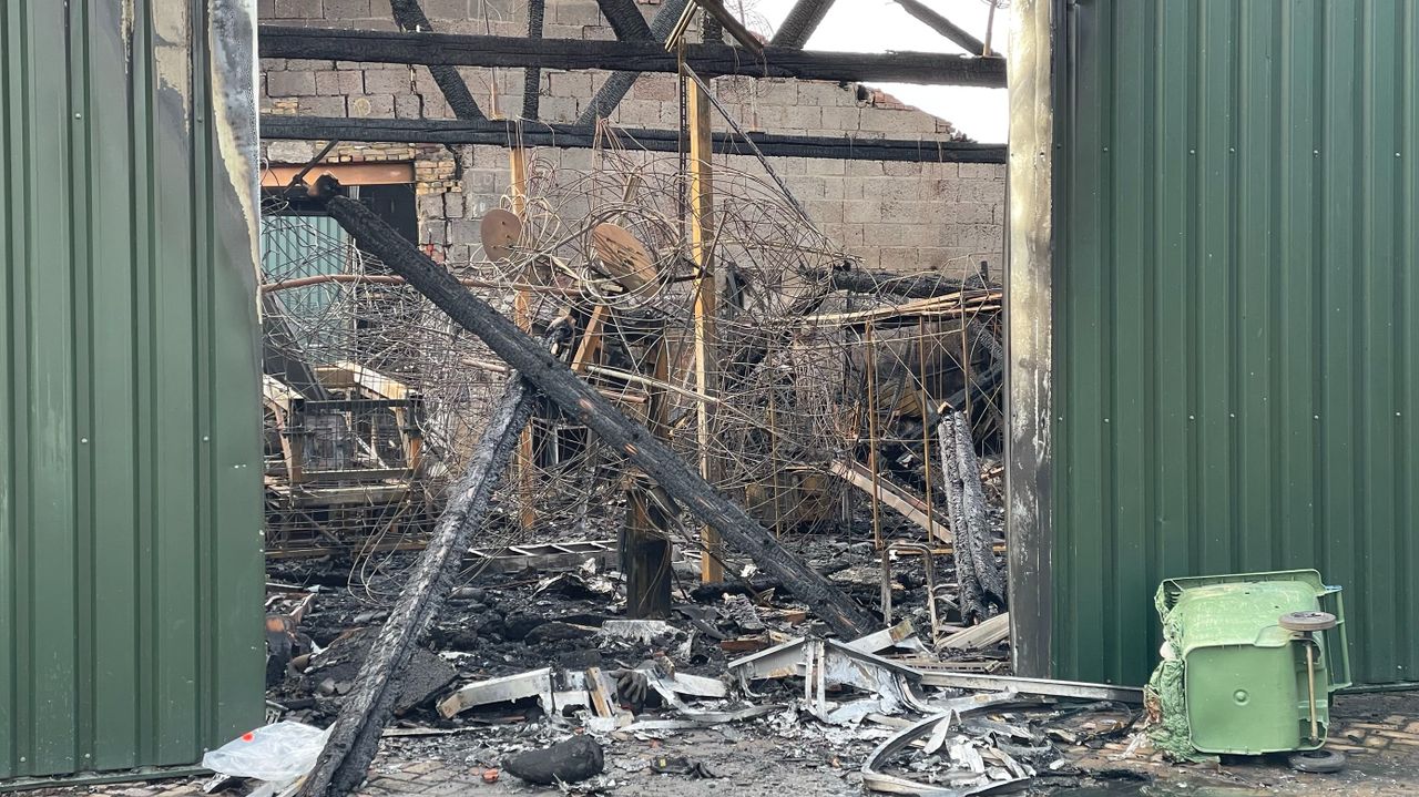 De brand heeft voor grote verwoesting gezorgd (foto: Raymond Merkx)