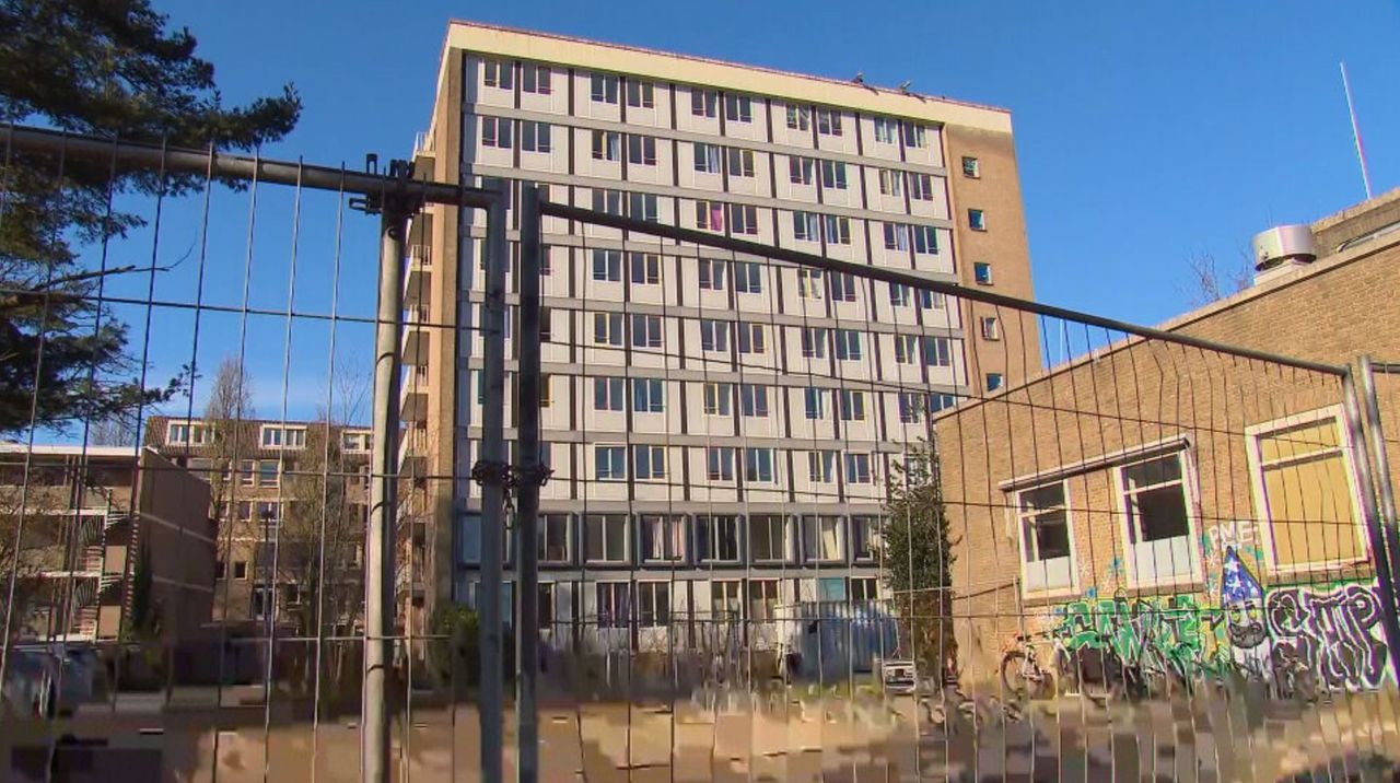 De leegstaande Zusterflat.