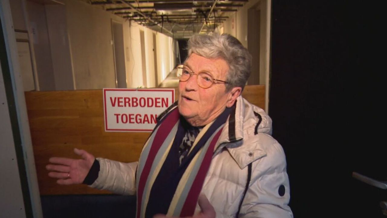 Gerda op de eerste verdieping vlak bij haar oude kamer.