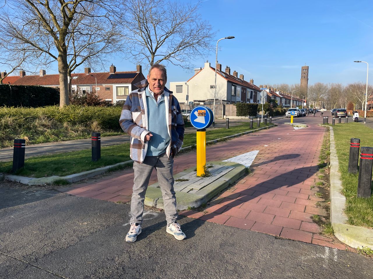 Buurtbewoner Daan bij de bewuste plek (foto: Raymond Merkx).