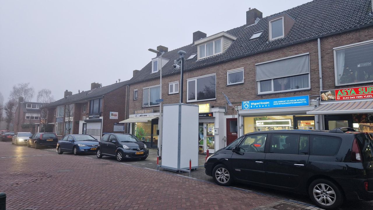 De paal met de camera's (foto: Noël van Hooft).