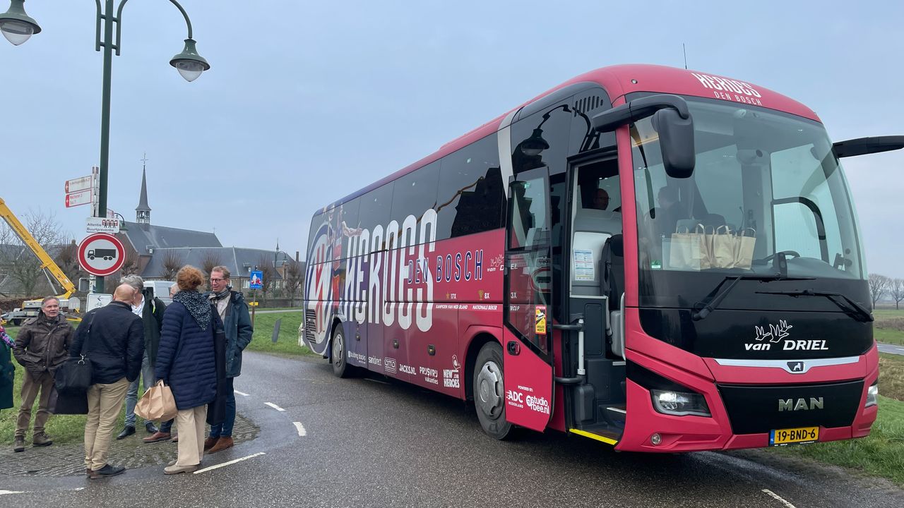 Klaar voor een busrit langs de werkzaamheden (foto: René van Hoof).