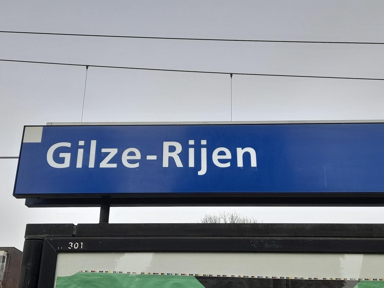 Bordje op perron (foto: Henk van Ingen)