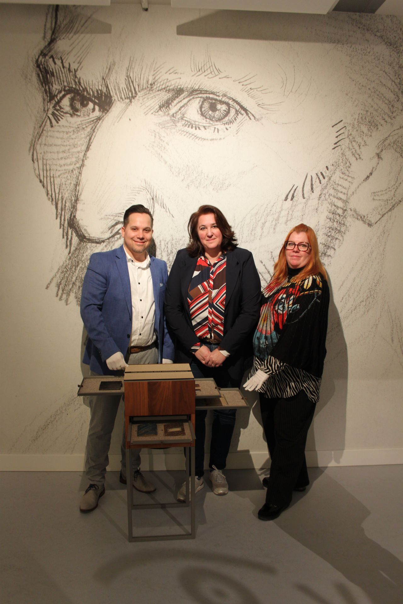 Het kabinet met de vier schetsboekjes (Foto: via Van Gogh Village Museum)