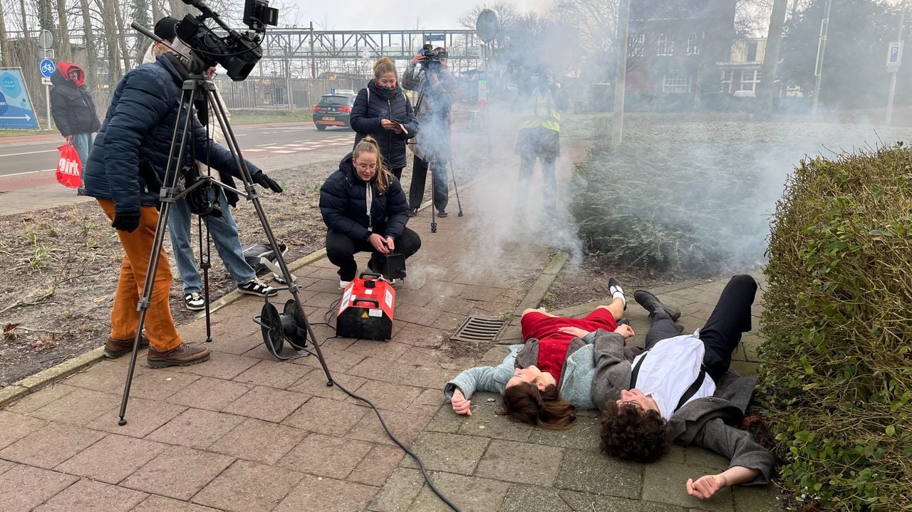 De Ludwigstraat in Roosendaal stond vrijdag even vol rook voor de opnames (foto: Eva de Schipper).