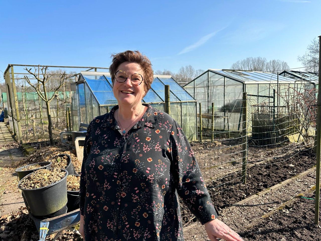 Wendy in haar volkstuintje in Tilburg. (Foto: Floortje Steigenga.)