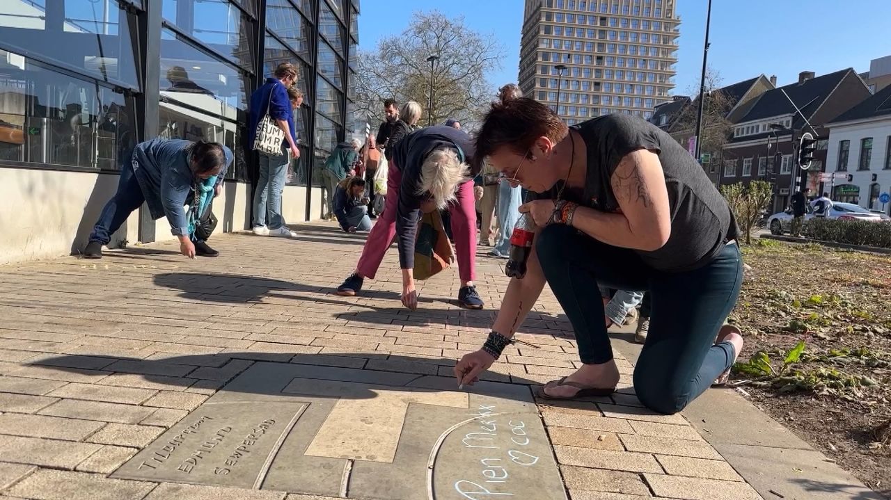 Anne Marie krijt twee namen op de Walk of Fame (foto: Floortje Steigenga)