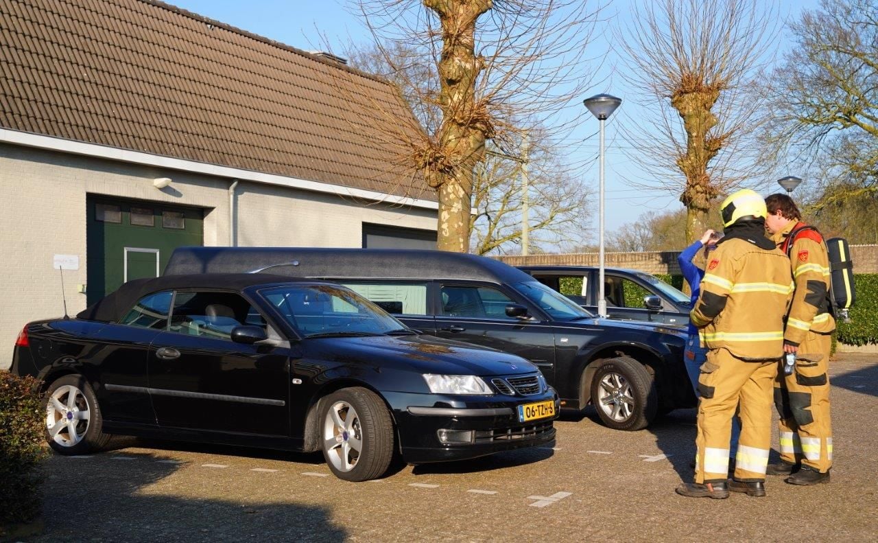 De brandweer kreeg het vuur snel onder controle (foto: Bart Meesters / Persbureau Heitink).