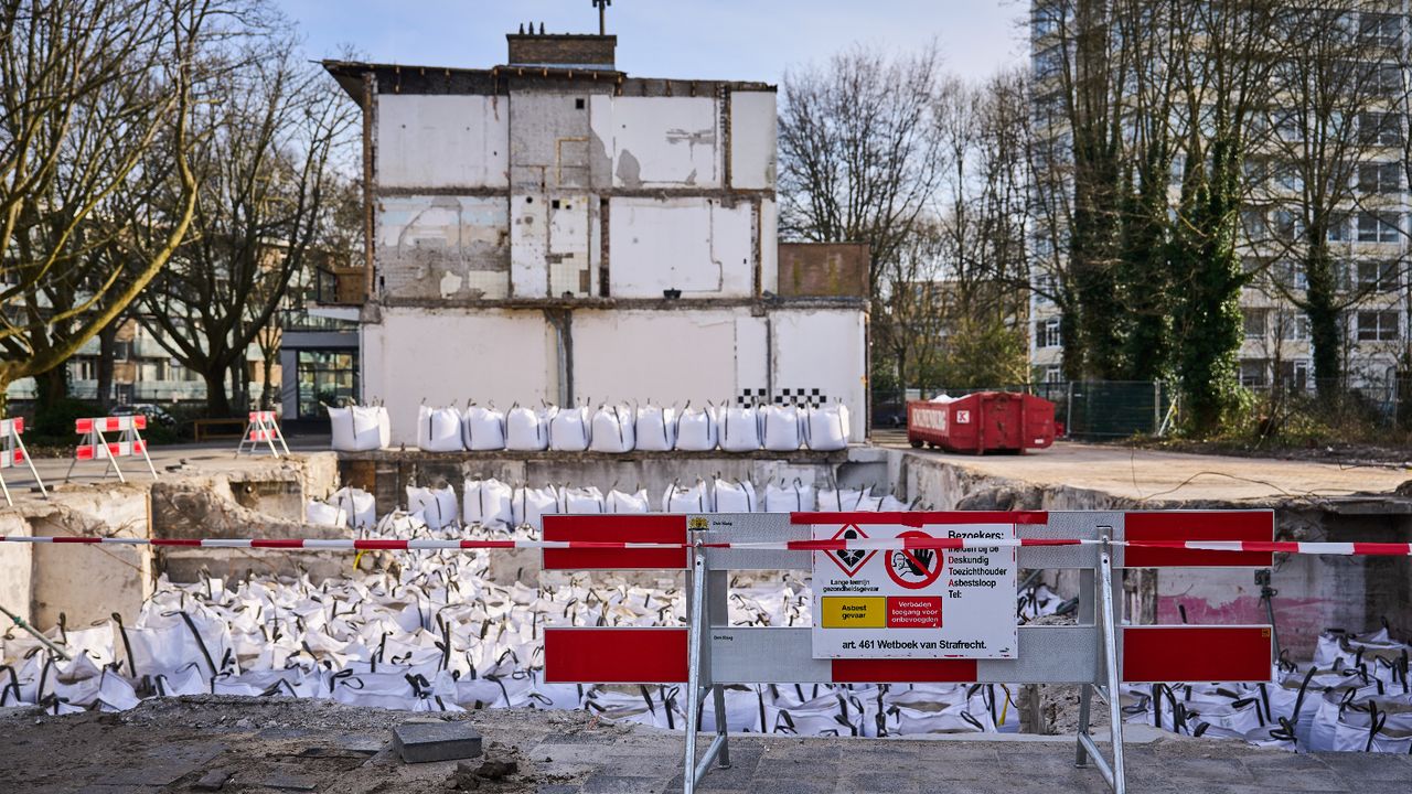 Aan de Tarwekamp wordt nog altijd gewerkt om alles te herstellen (foto: ANP).