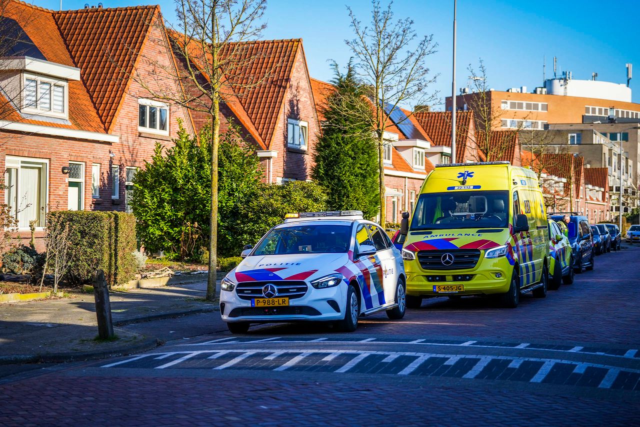 De man raakte lichtgewond bij de steekpartij aan de Koenraadlaan in Eindhoven (foto: Persbureau Heitink).