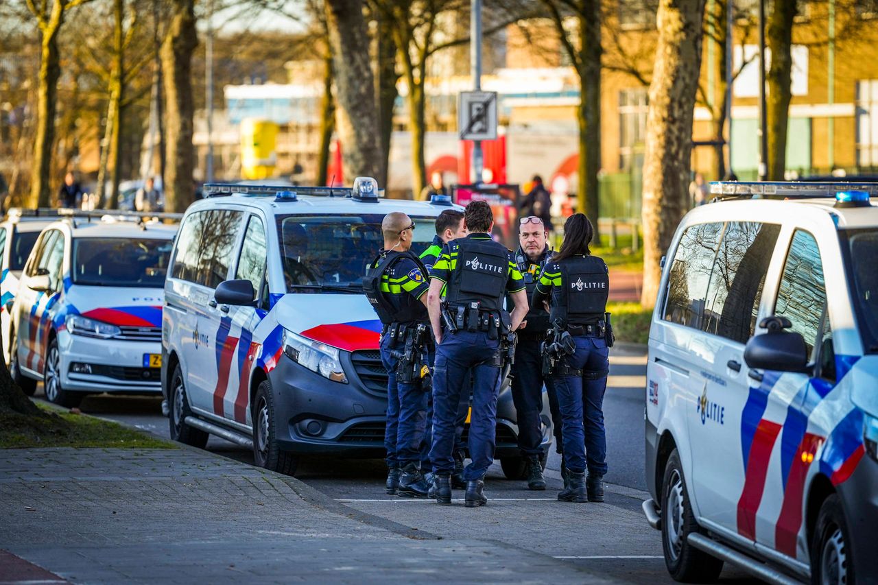 De verdachte sloeg op de vlucht na de steekpartij (foto: Persbureau Heitink).