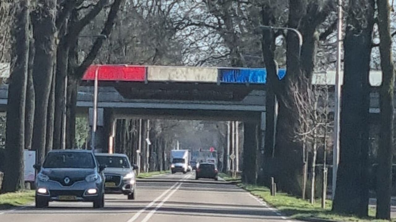 En ook op een viaduct in Tilburg is een bekladding te zien. (foto: Toby de kort).