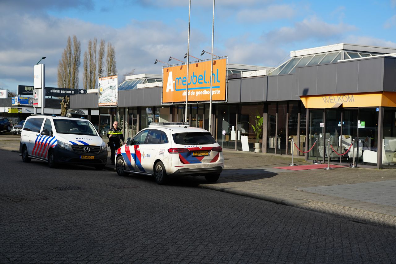 De politie is op zoek naar de overvallers (foto: SQ Vision/Erik Haverhals).