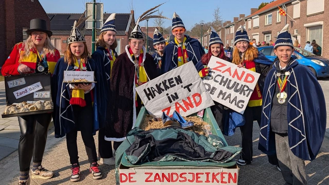 Prinses Sofie met de jeugdraad in de optocht (foto: Jacques Bertens Loonsfotowerk).