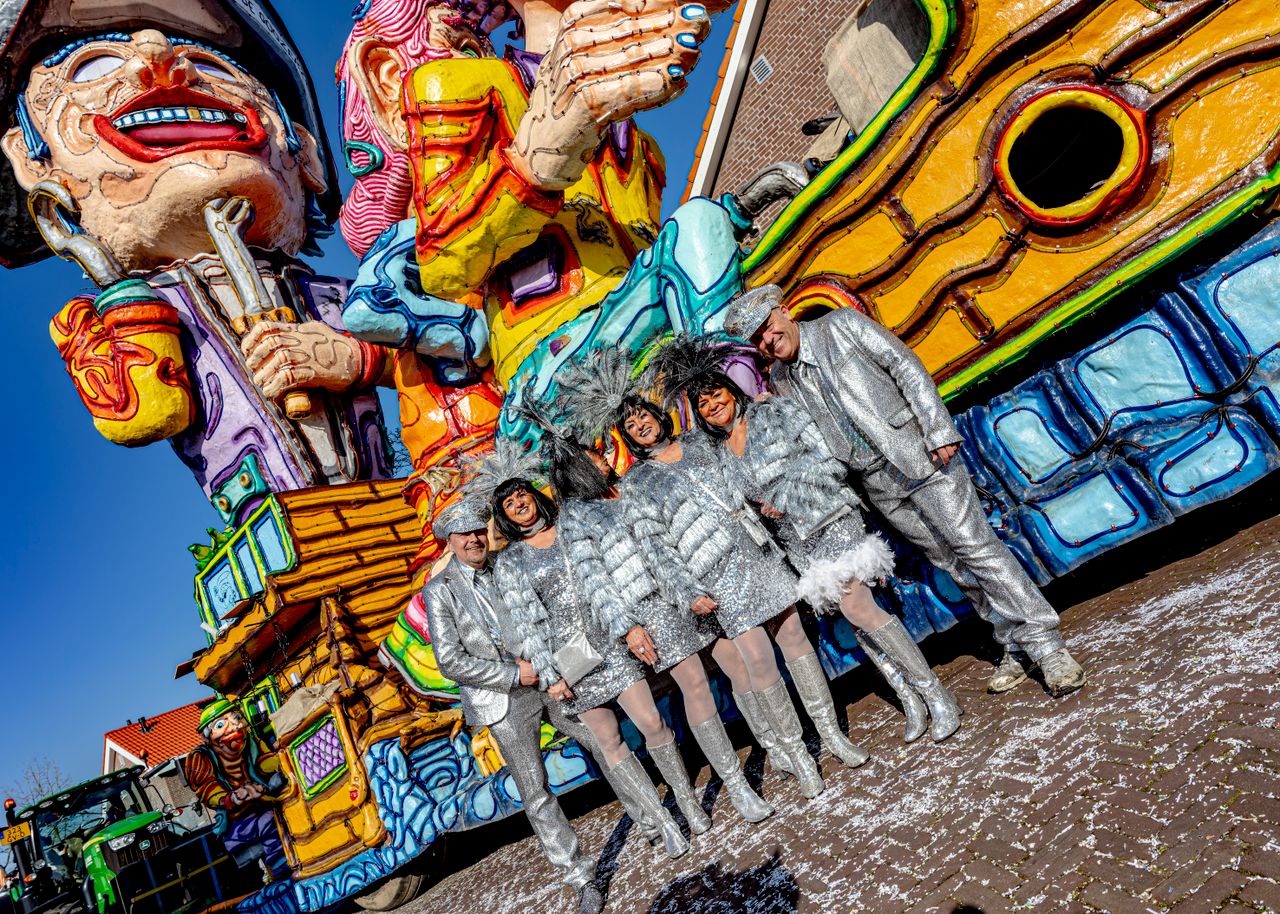 En ook in de optocht van Zeuvebultelaand was het goed toeven (foto: Marcel van Dorst/EYE4images).