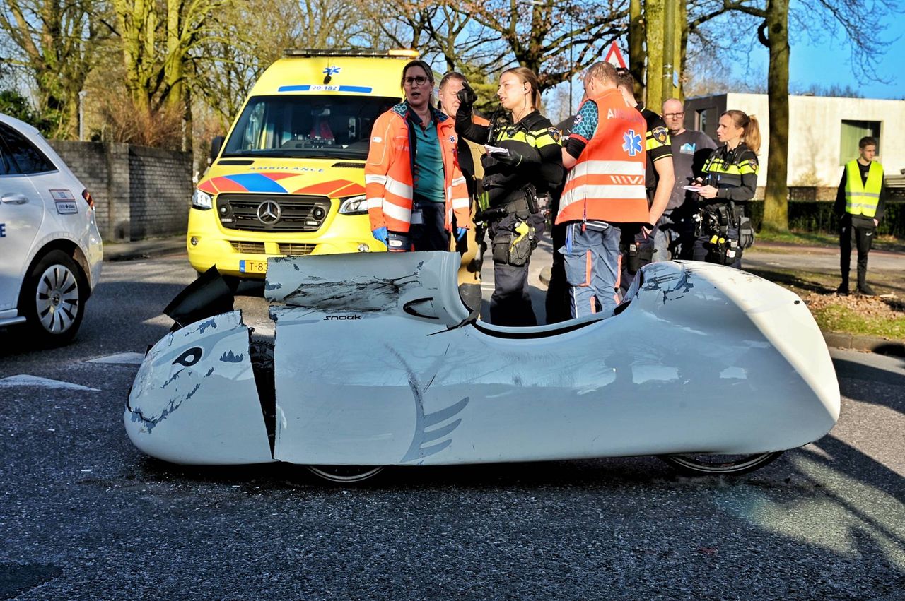 Het ging mis op de kruising van de Molenstraat en Abcovenseweg in Goirle (foto: Toby de Kort / Persbureau Heitink). 