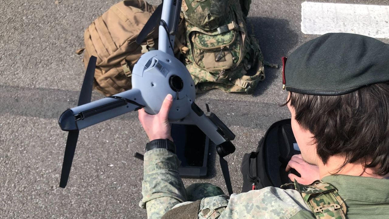 Militaire drone nog even uitgetest in Oirschot kort voor vertrek (foto: Willem-Jan Joachems)