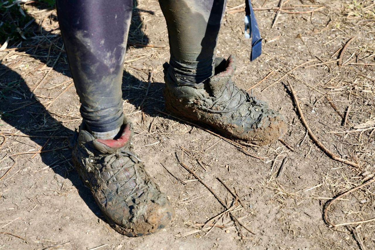 De schoenen van de man zaten vol met zand (foto: Persbureau Heitink).