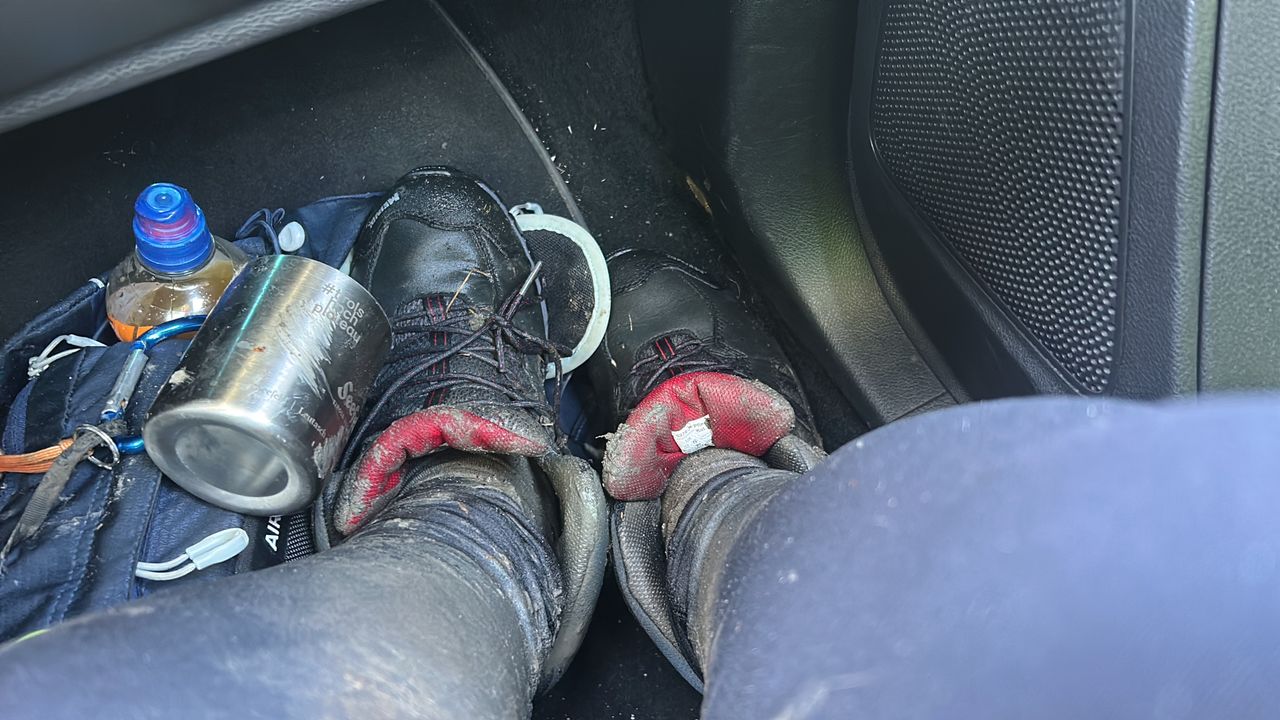 Mitchell is thuis afgezet door een omstander en heeft zijn schoenen inmiddels gewassen (foto: Mitchell Perdon).