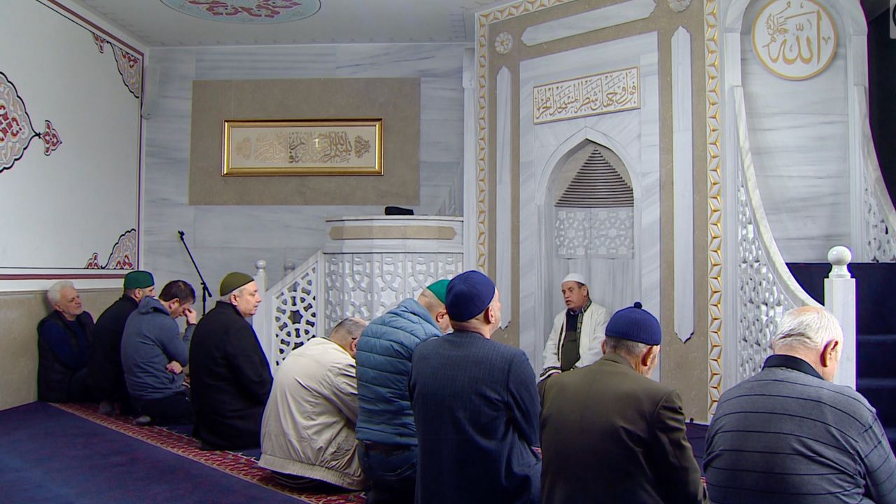 Gebed in de Mevlana Moskee in Eindhoven.