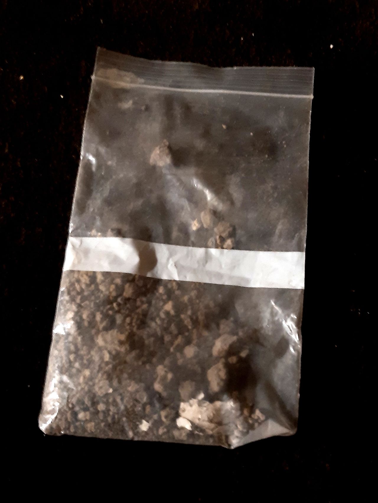 Een zakje Niemandszand (foto: Antoon van Tuijl).