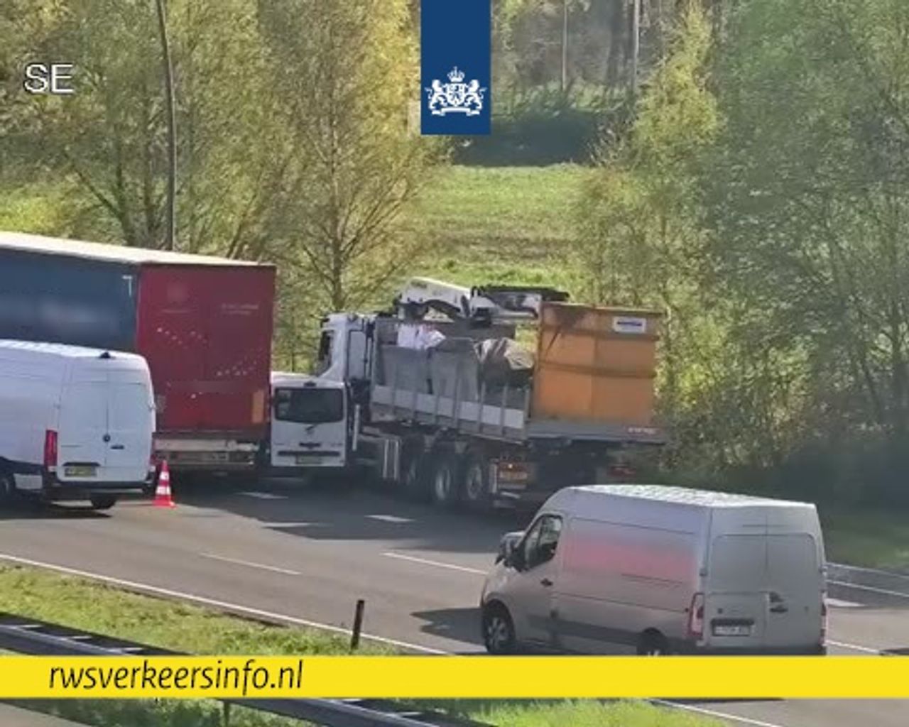 Een ongeluk op de N2 zorgt voor flinke file (foto: X/Rijkswaterstaat Verkeersinformatie).