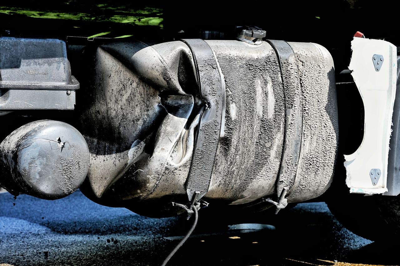 De kapotte tank (foto: Toby de Kort / Persbureau Heitink).