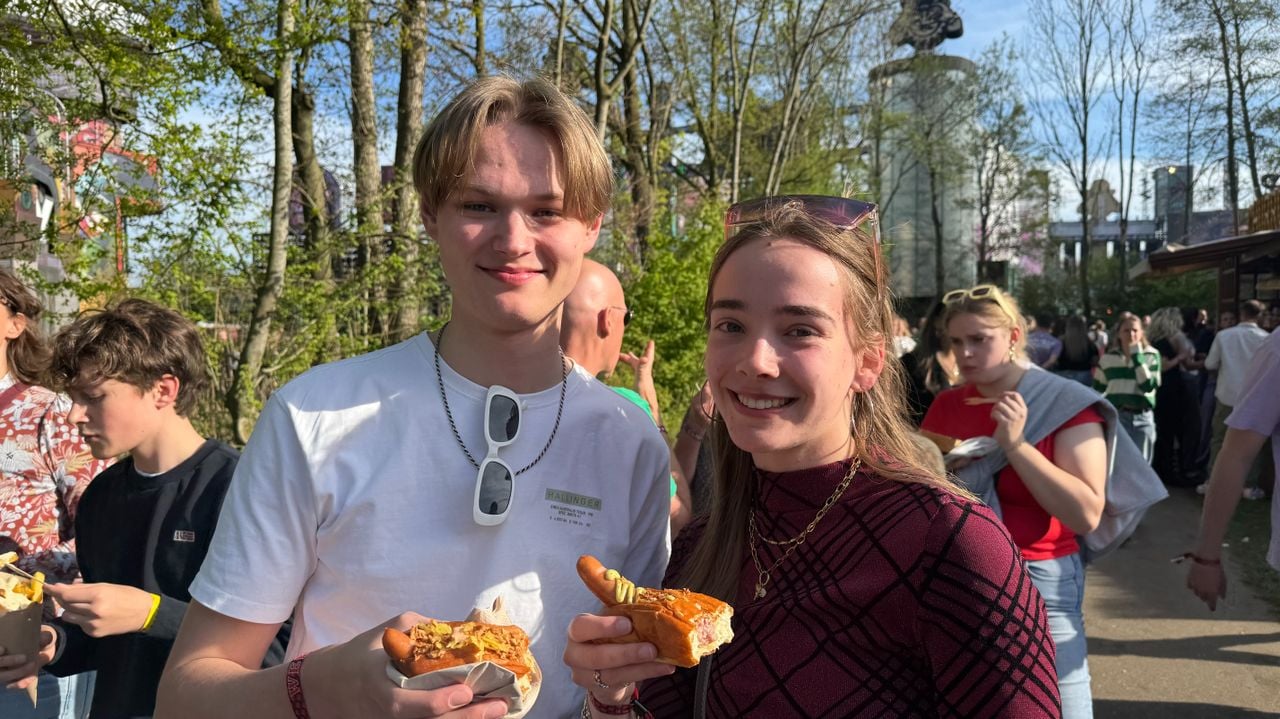 Tim en Luca balen van de hoge prijs van veel festivaleten (foto: Omroep Brabant)