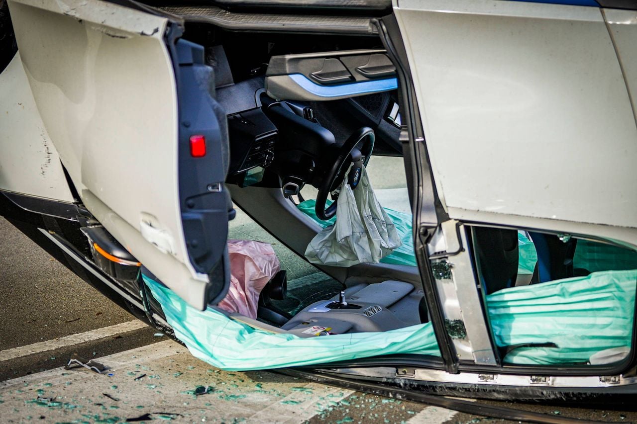 De wagen na het ongeluk (foto: Persbureau Heitink).