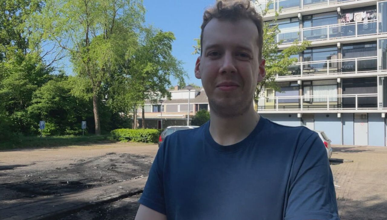 Timon Scheuneman op de parkeerplaats (foto: Raymond Merckx).