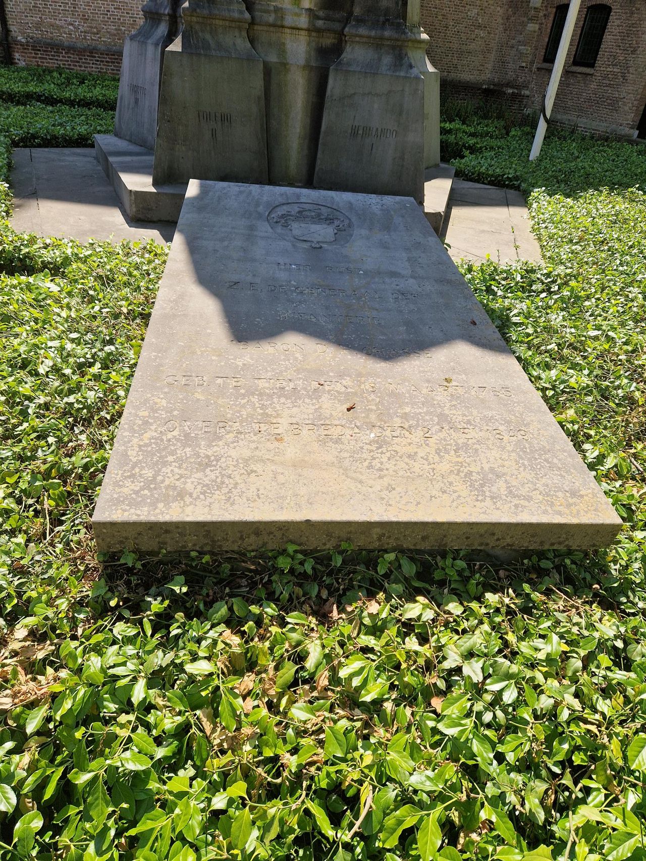 Het graf van Chassé bij het citadelmonument in Ginneken (foto: Henk van Ingen/Omroep Brabant)