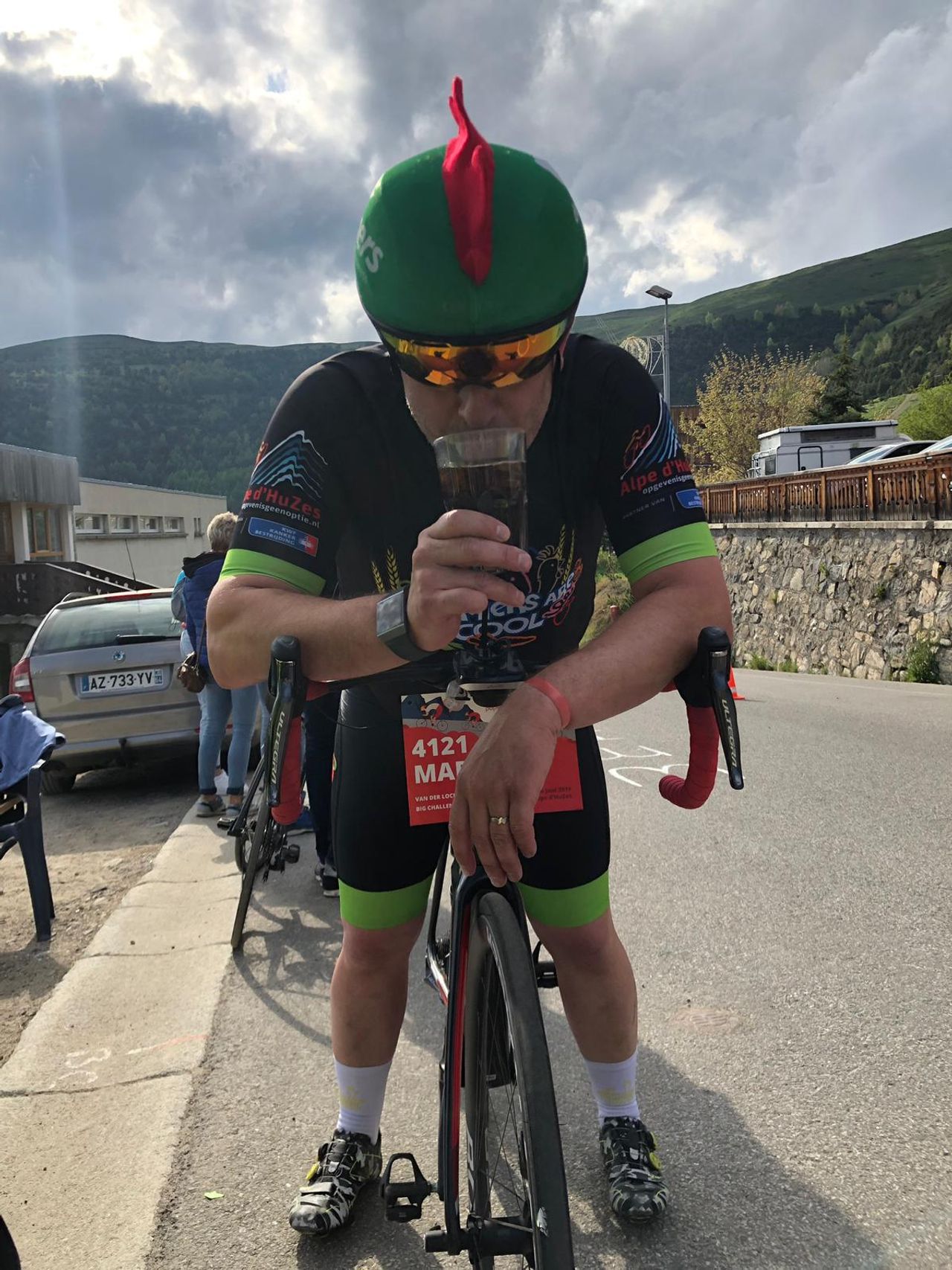 Onderweg cola, maar straks een biertje aan de top (eigen foto).