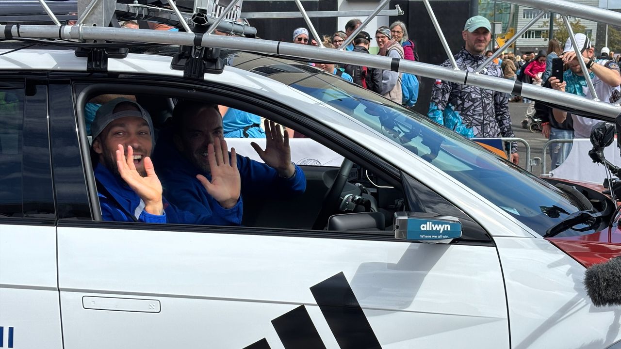 Kjeld Nuis en Robert Doornbos in de catcher car (foto: Omroep Brabant).