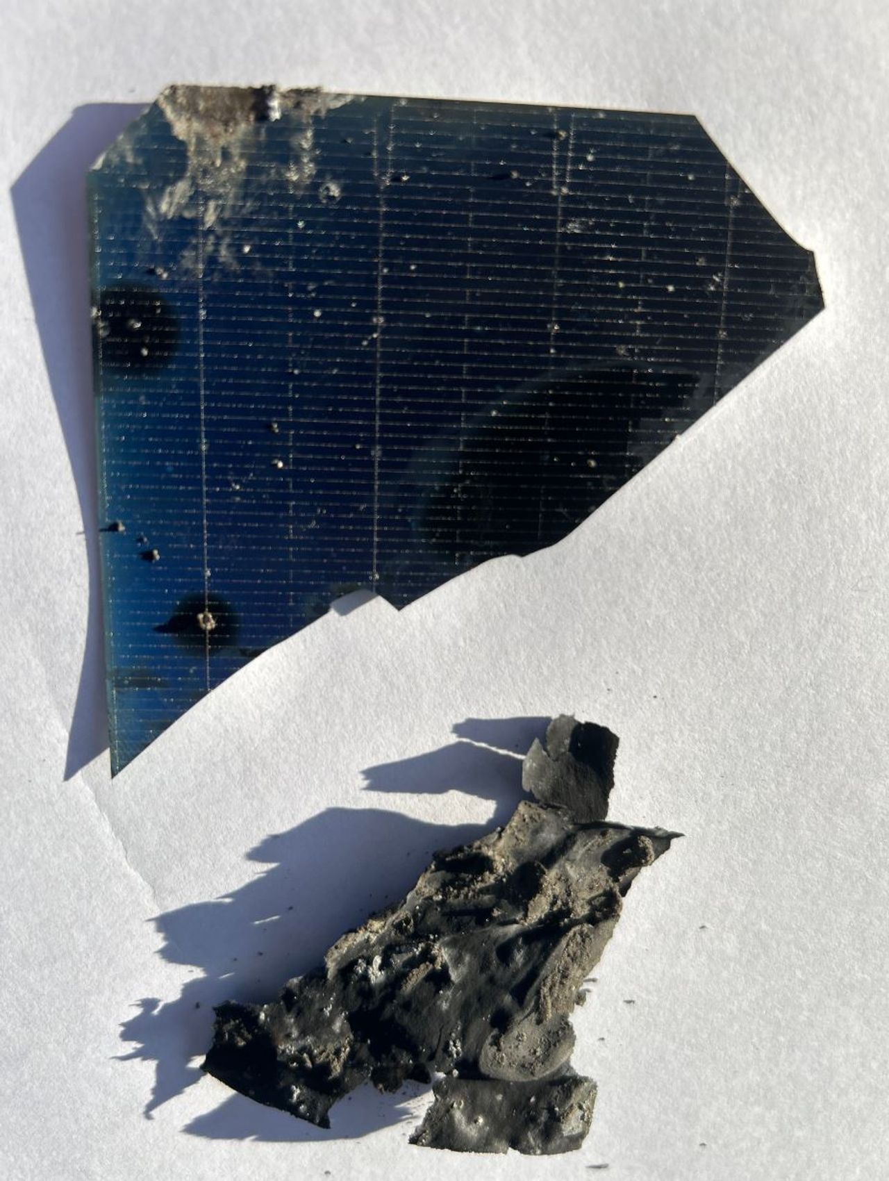 Vanuit het gebied tussen Gilze en Chaam komen meldingen van stukjes zonnepaneel van 20 centimeter groot (foto: familie Van Kuijk).