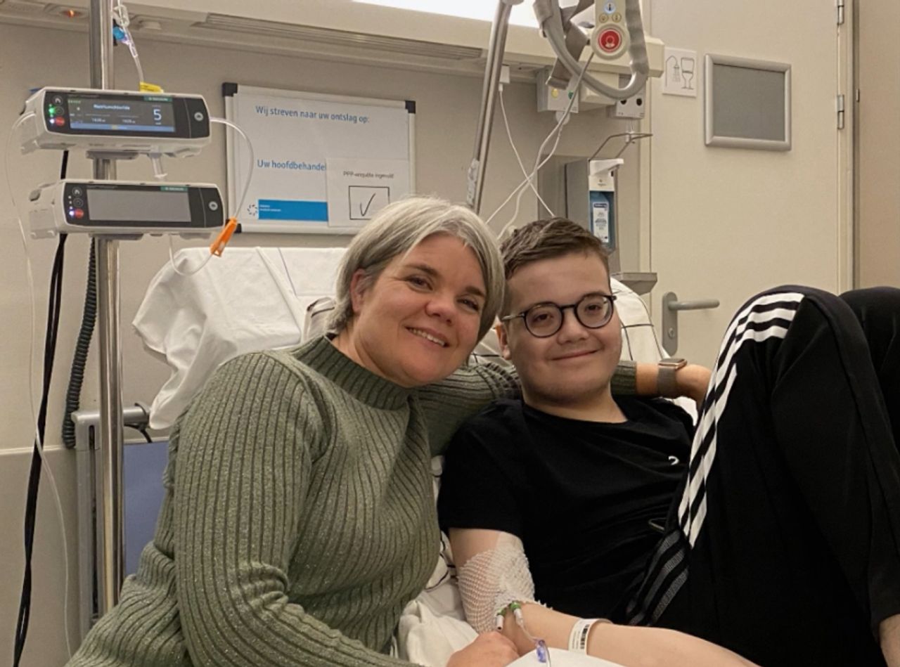 Moeder Monique en Jop in het ziekenhuis (eigen foto).