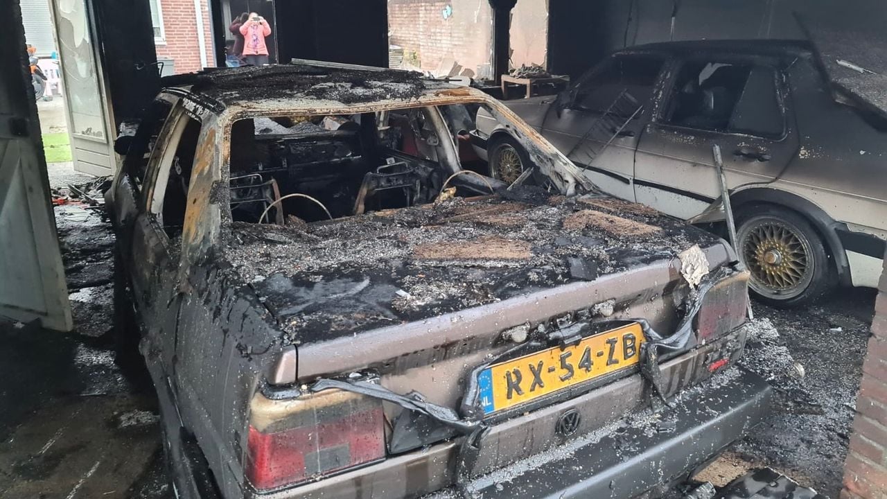 Een verwoeste Jetta (foto: Roberto van Dinther)