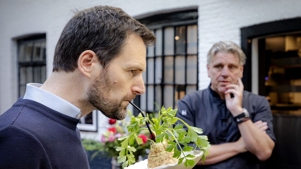 Internationaal directeur van de Michelin Gids, Poullennec, samen met Boer (foto: ANP).